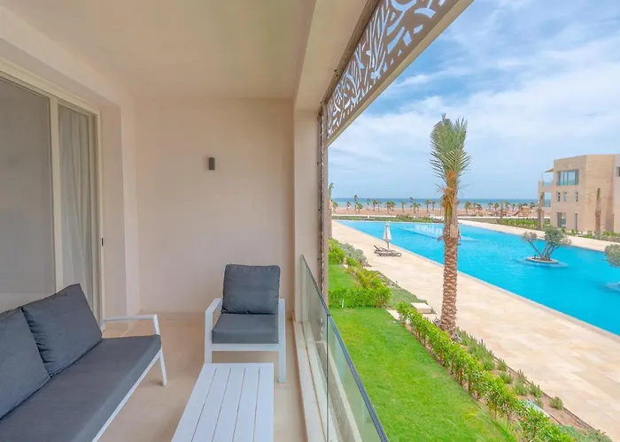 Mangroovy 2 Bedroom Sea View Apartment, Pool & Beach