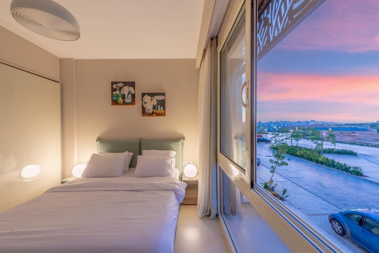 Mangroovy 2 Bedroom Sea View Apartment, Pool & Апартаменти Хургада